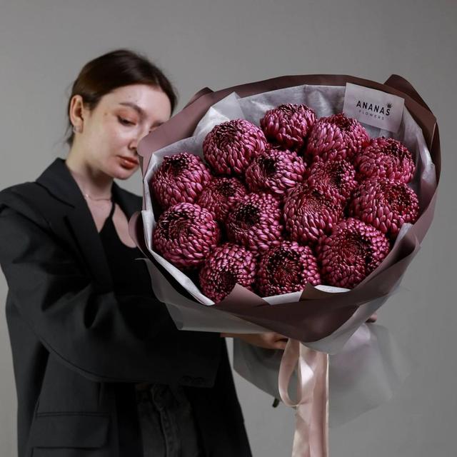 Монобукет из хризантем сорта Bigoudi Purple (в трех размерах)