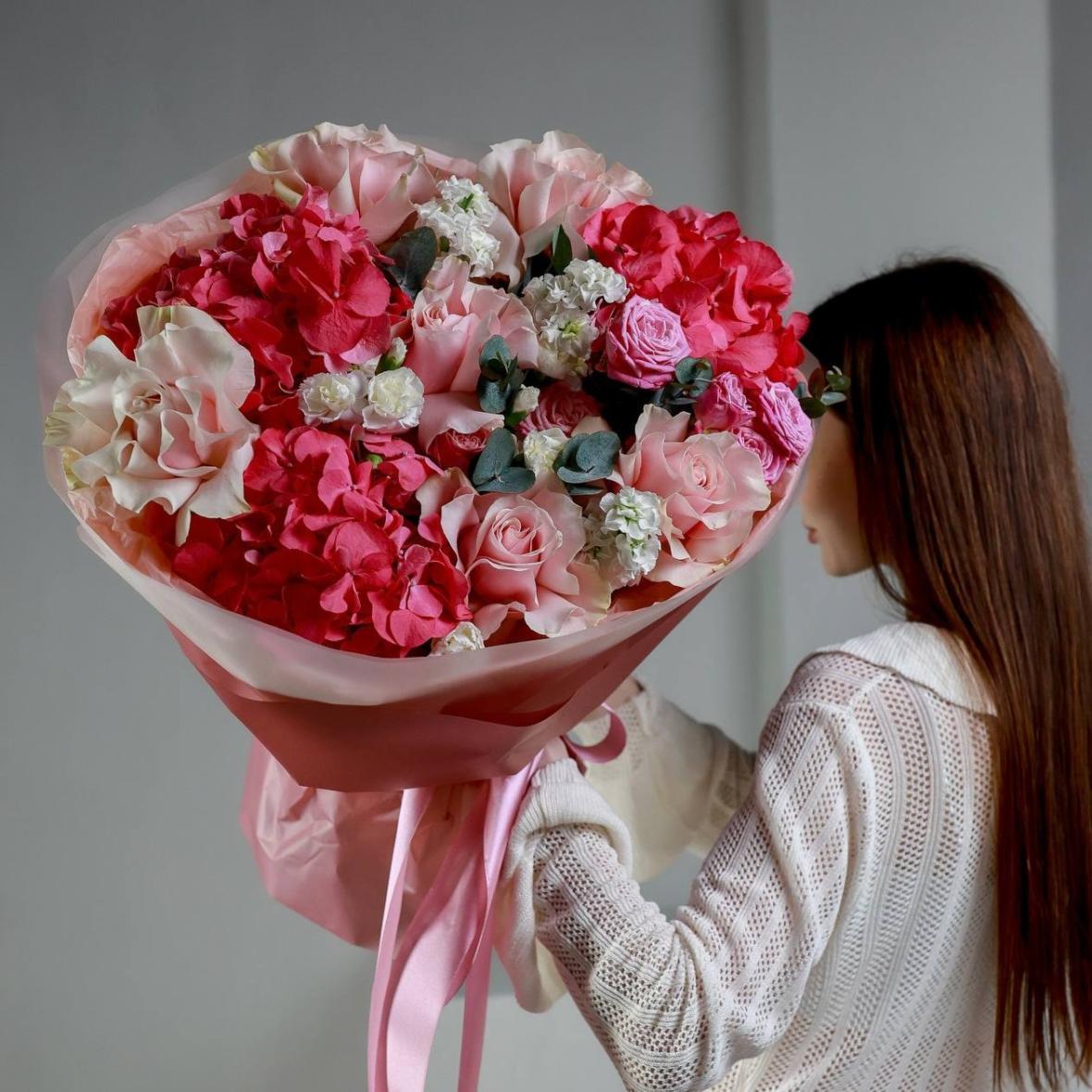 Авторский букет Розовая симфония (в двух размерах)