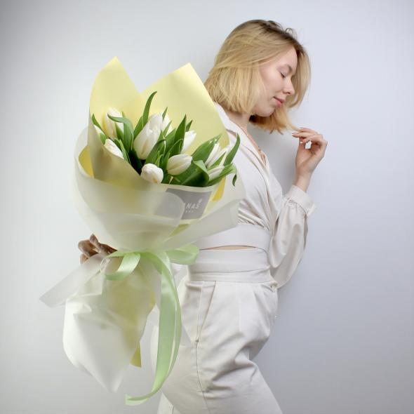 Букет из белых тюльпанов (в трех размерах)
