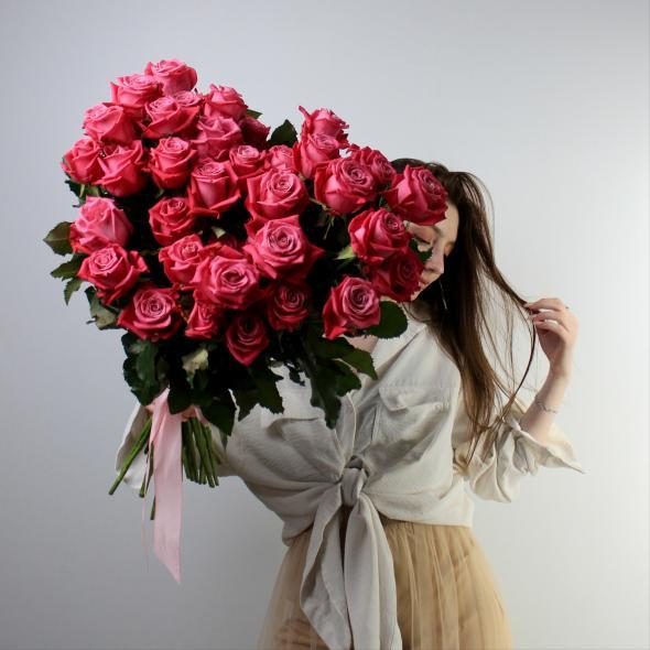 Роза Россия 60 см (ярко-розовая)