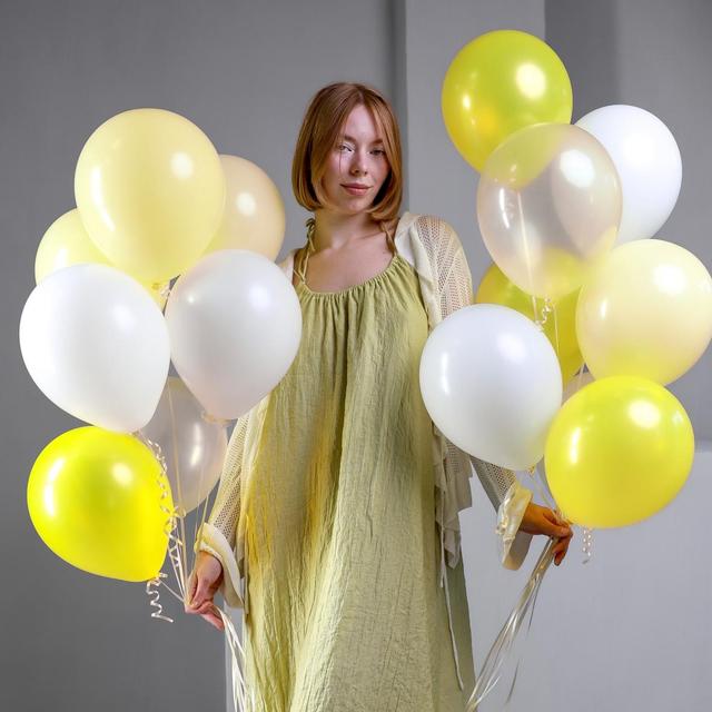 Сет из 15 бело-желтых шаров с гелием Сет из 15 бело-желтых шаров с гелием
