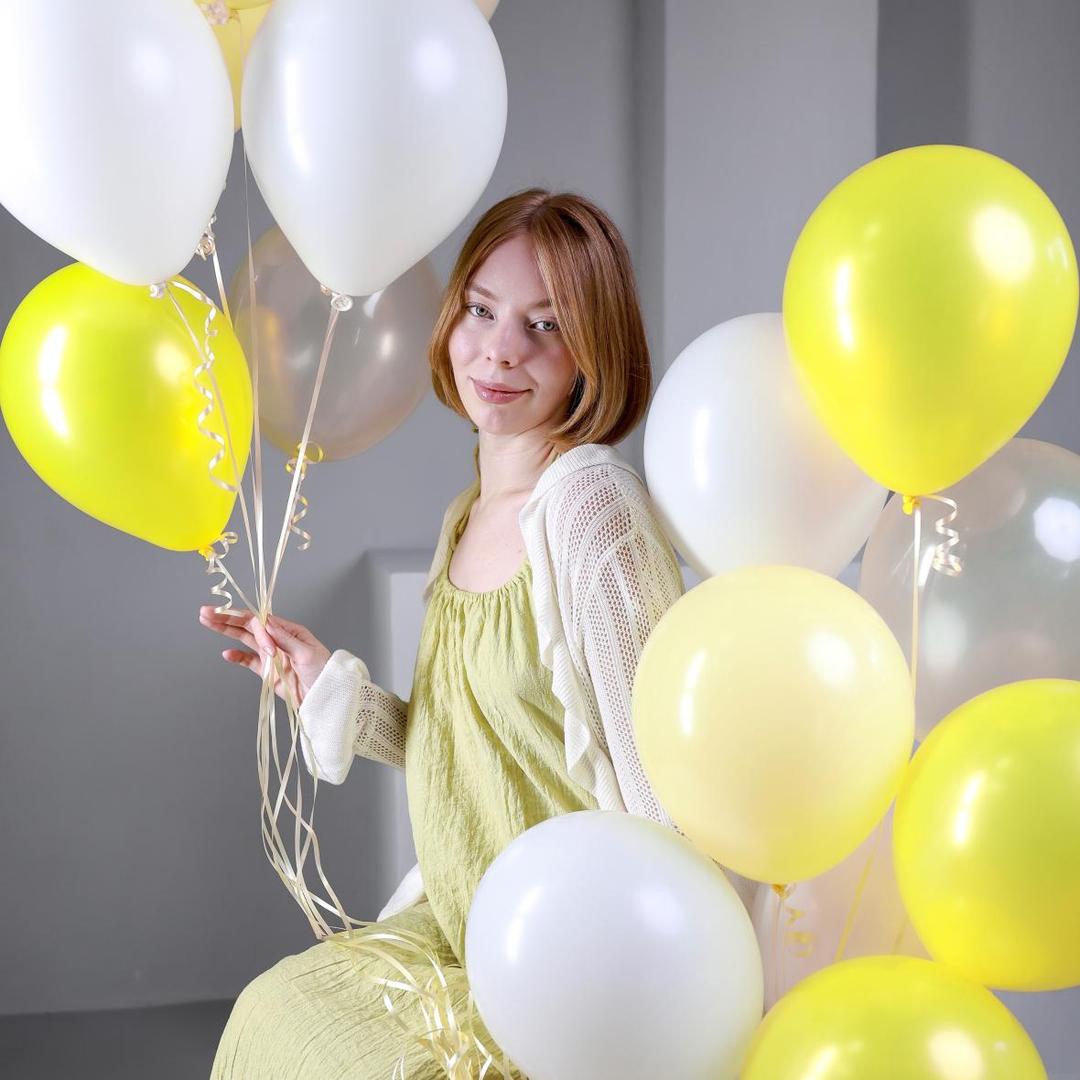 Сет из 15 бело-желтых шаров с гелием