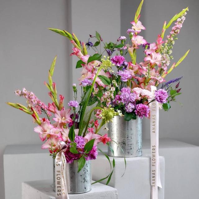 Авторская композиция с гладиолусом  (в двух размерах)