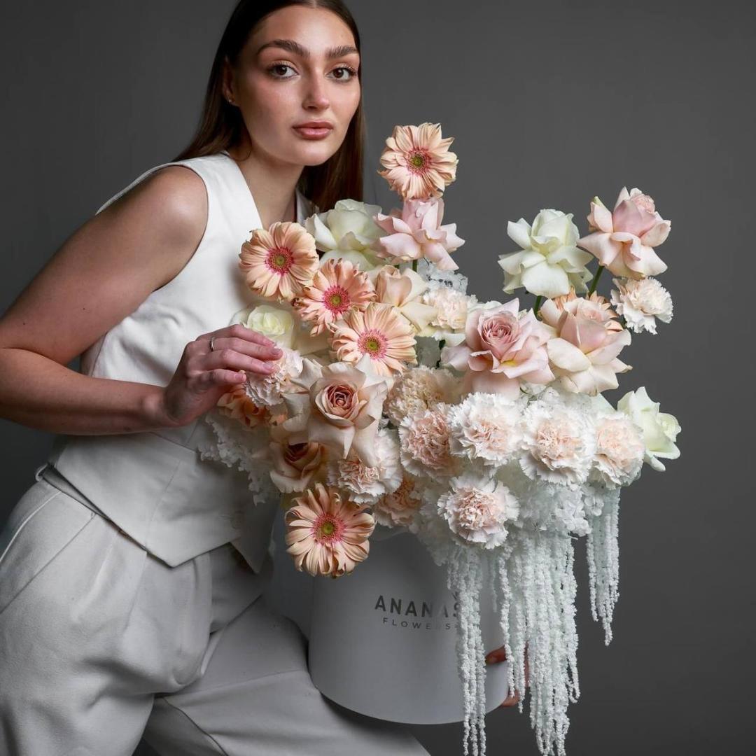 Композиция в коробке Персиковый коктейль