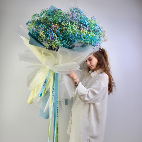 Букет-гигант из радужной гипсофилы