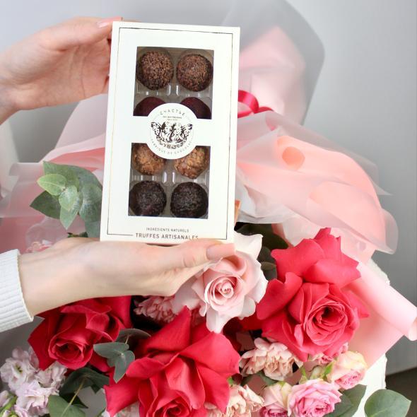 Букет Малиновая вода + трюфели Счастье