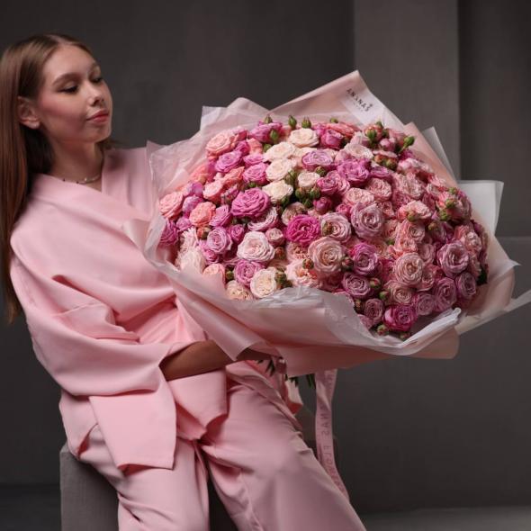 Монобукет из пионовидных кустовых роз (в 3-х размерах)