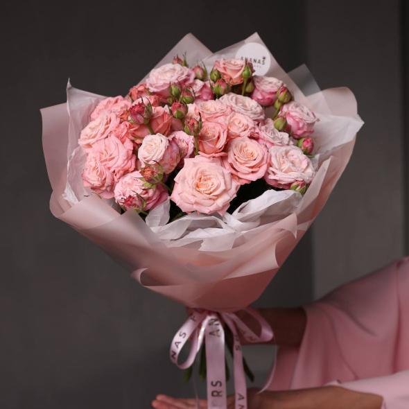 Монобукет из пионовидных кустовых роз (в 3-х размерах)