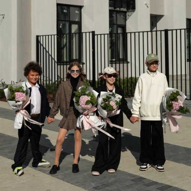 Букет с розовой гортензией и малиной