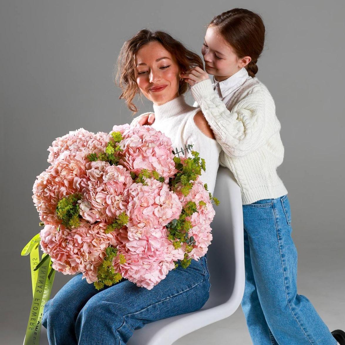 Букет с гортензией и буплерумом