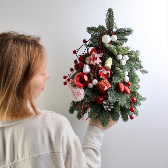 Новогодняя елочка в красно-белой гамме