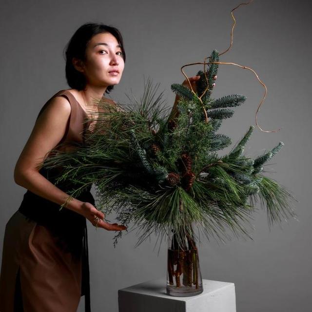 Букет из хвойных веток и нобилиса