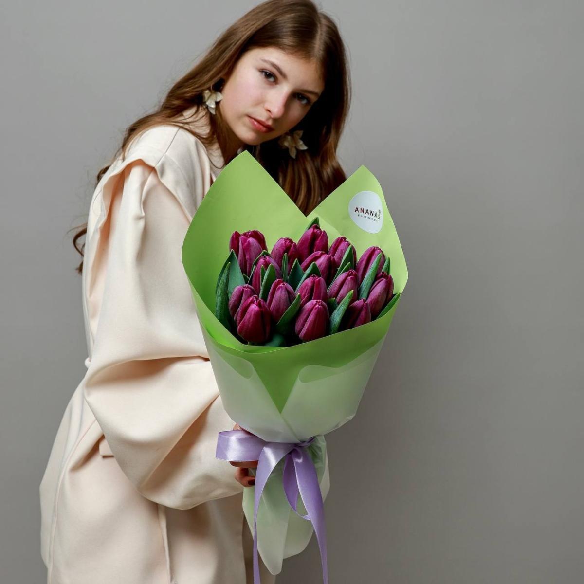 Букет из фиолетовых тюльпанов (в трех размерах)