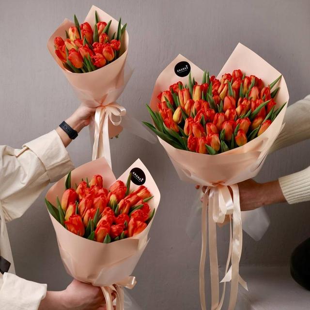 Букет из алых тюльпанов (в трёх размерах) Букет из алых тюльпанов (в трёх размерах)