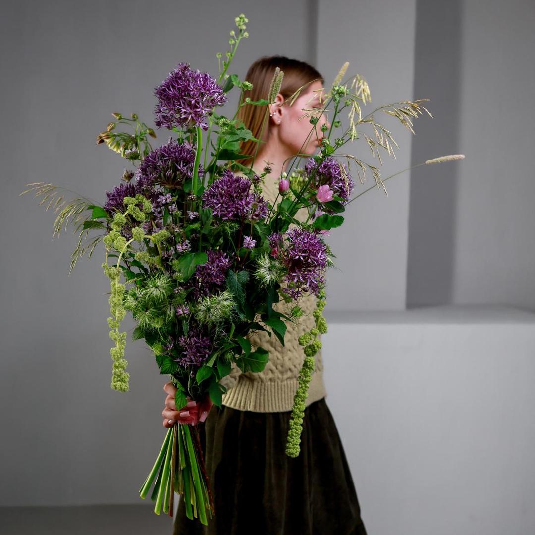 Авторский букет с аллиумом, амарантом и нигеллой