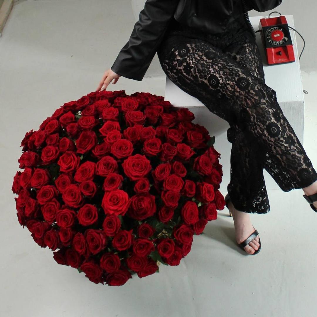 Композиция в корзине Любовь - это ты