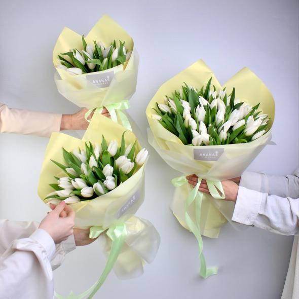 Букет из белых тюльпанов (в трех размерах) Букет из белых тюльпанов (в трех размерах)