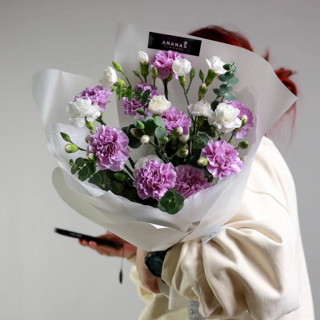 Монобукет с сортовыми диантусами Moon Aqua (в линейке в двух размерах)