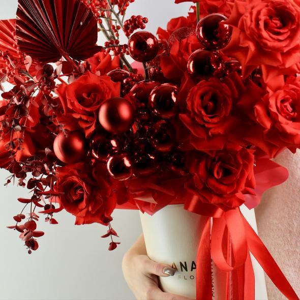 Композиция с живыми цветами "КРАСНЫЙ ЛЕД"