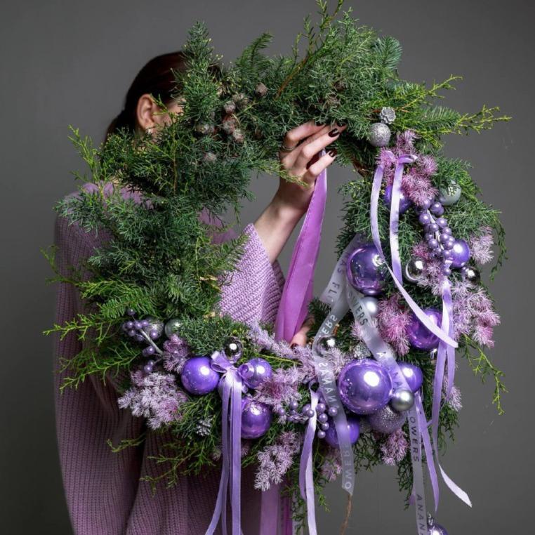 Новогодний венок из хвои Milka